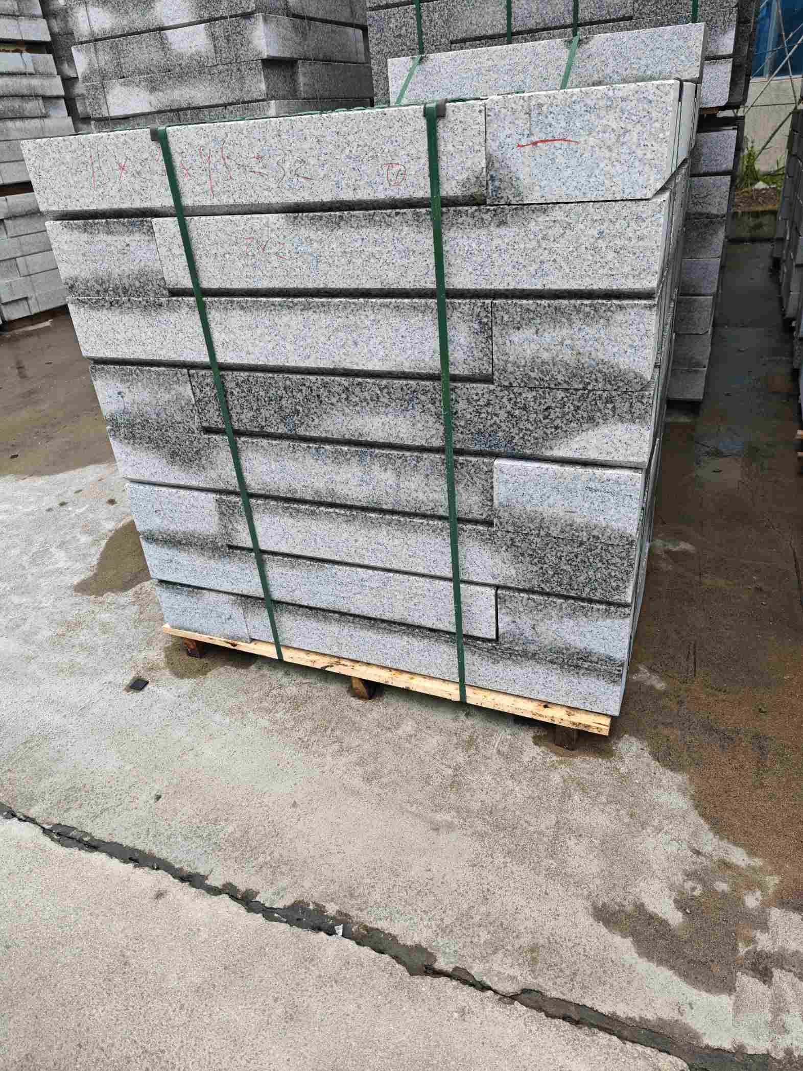 武汉芙蓉白路牙石，马路牙子